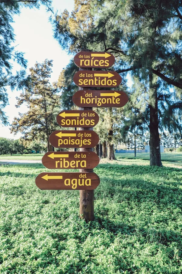 Cartel indicador de los barrios internos de Azahares